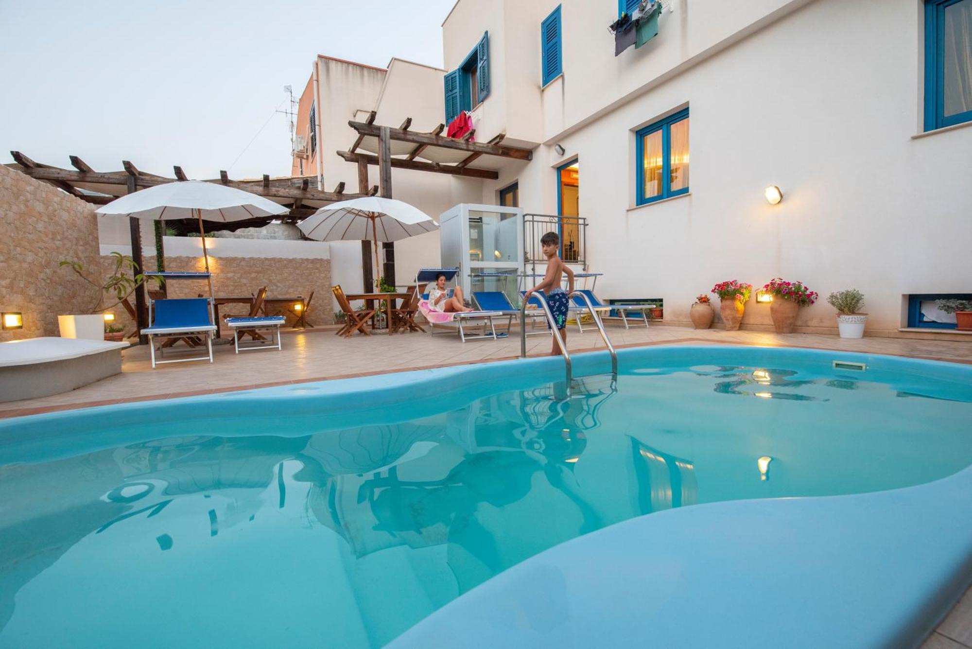Hotel Altamarea 3*